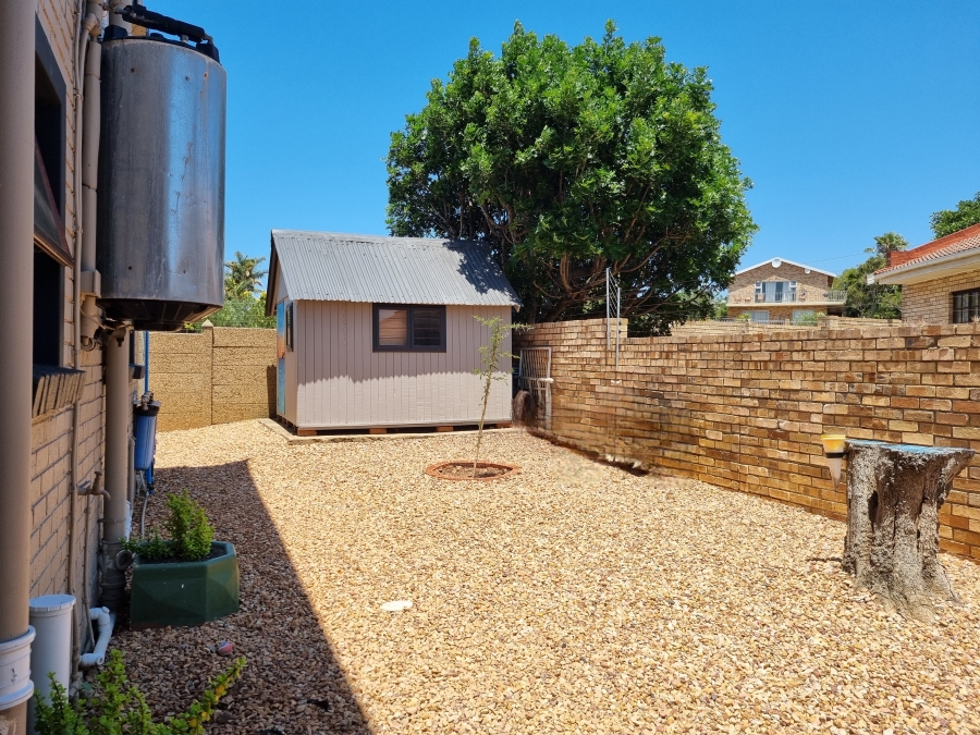 4 Bedroom Property for Sale in Wavecrest Eastern Cape